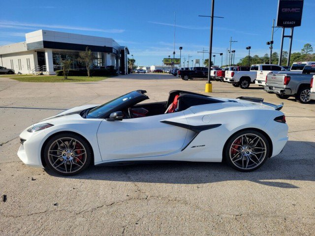 Used 2024 Chevrolet Corvette Z06 RWD image 9