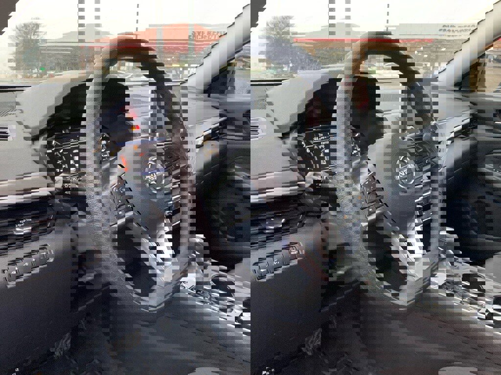 Used 2025 Nissan Altima 2.5 SV image 9