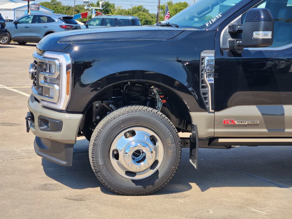 New 2026 Ford F350 4x4 Crew Cab DRW Super Duty image 7