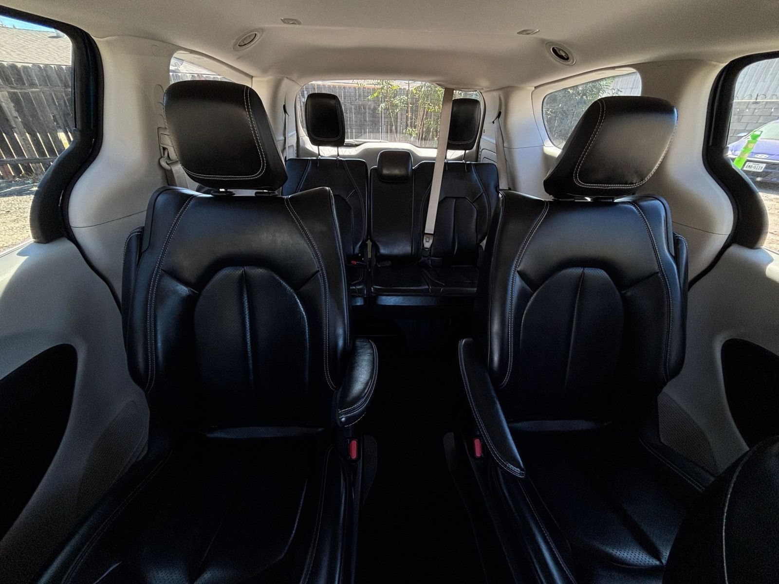 Used 2023 Chrysler Pacifica Touring-L FWD image 40