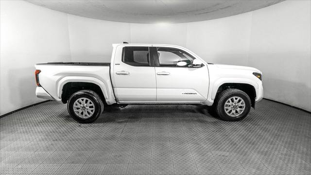 Used 2025 Toyota Tacoma SR5 AWD/4WD image 9