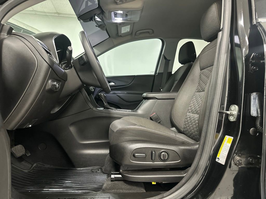 Used 2018 Chevrolet Equinox LT image 17
