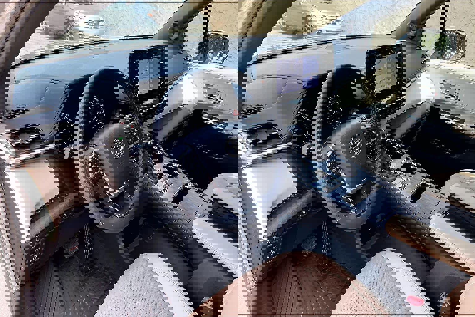 Certified 2024 Toyota Sienna Limited FWD image 18