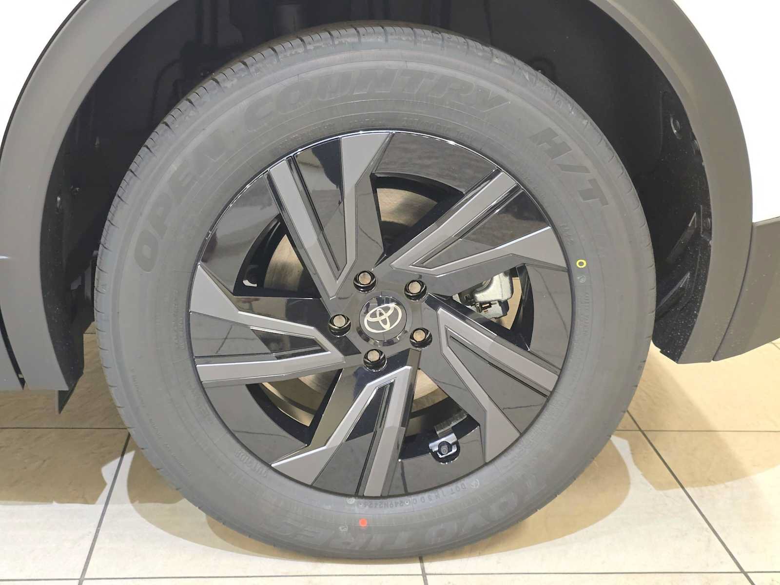 New 2027 Toyota C-HR AWD/4WD image 8