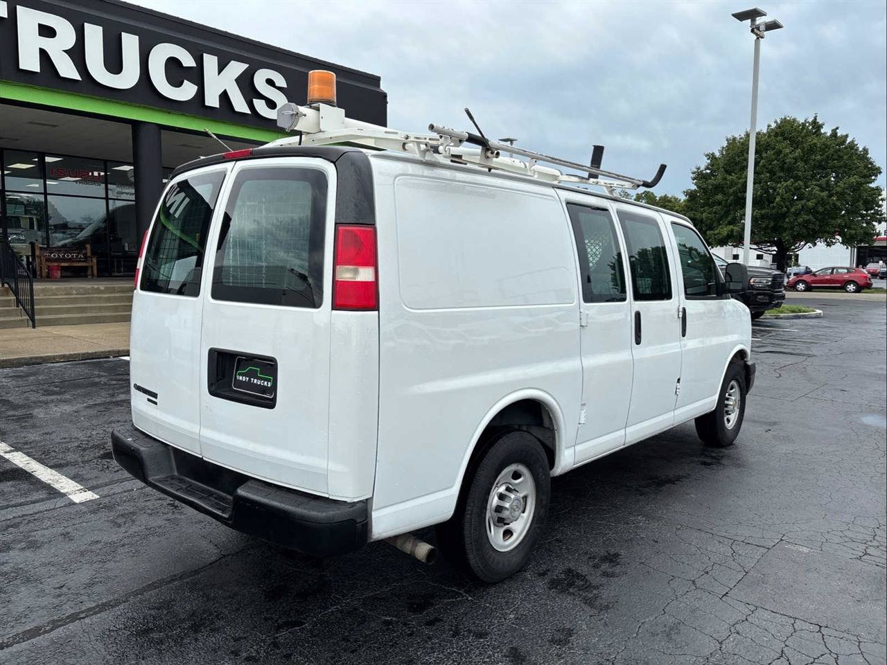 Used 2012 Chevrolet Express 2500 RWD image 8