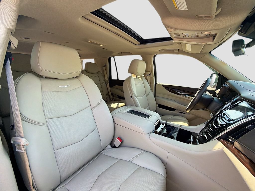 Used 2017 Cadillac Escalade Luxury AWD/4WD image 31