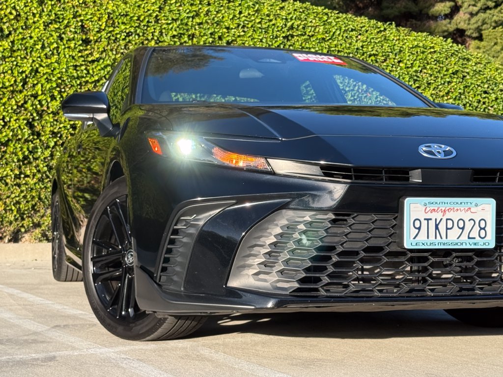Used 2025 Toyota Camry SE FWD image 6