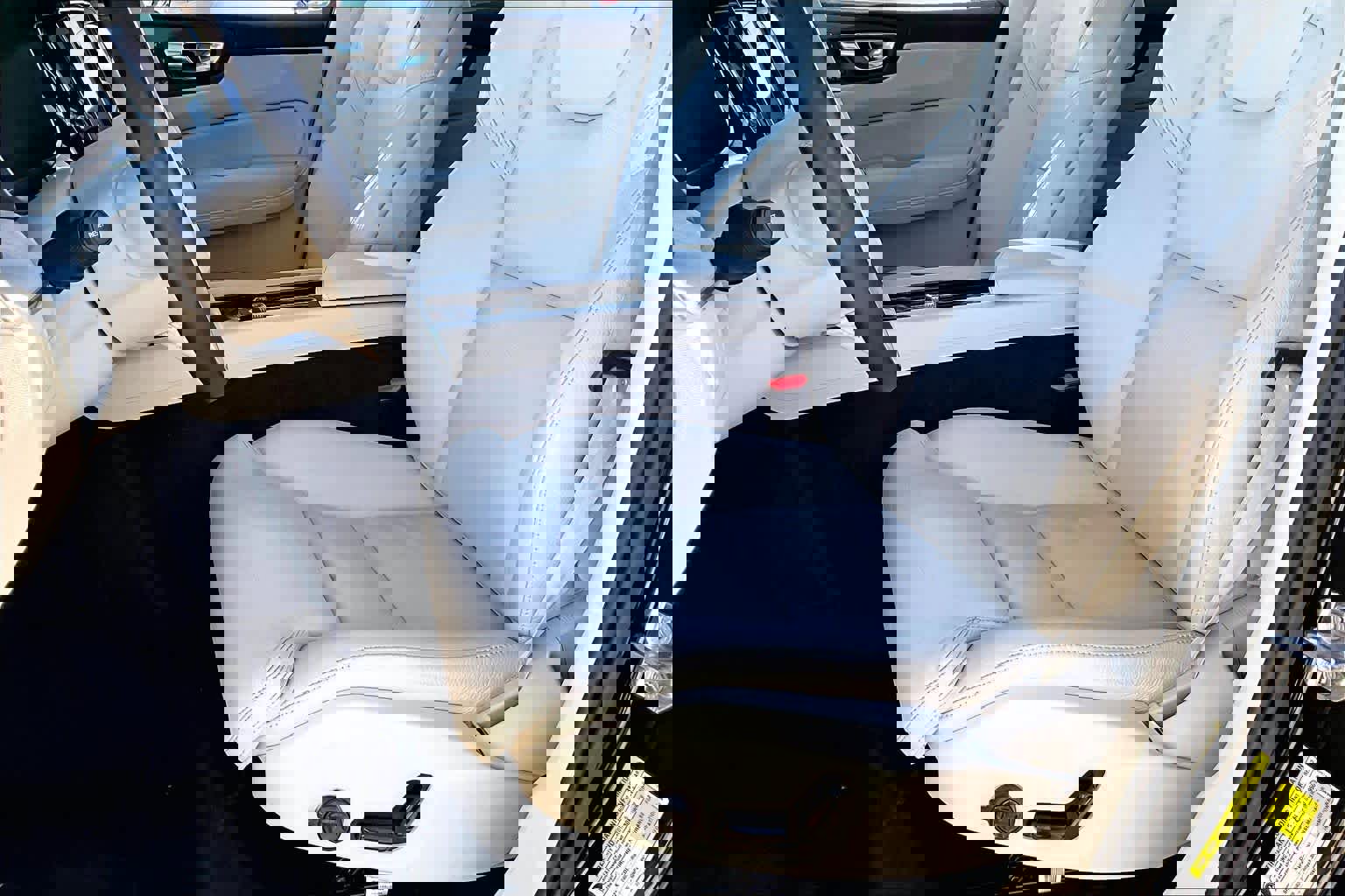 Used 2020 Volvo XC60 T5 Inscription w/ Protection Package Premier image 7