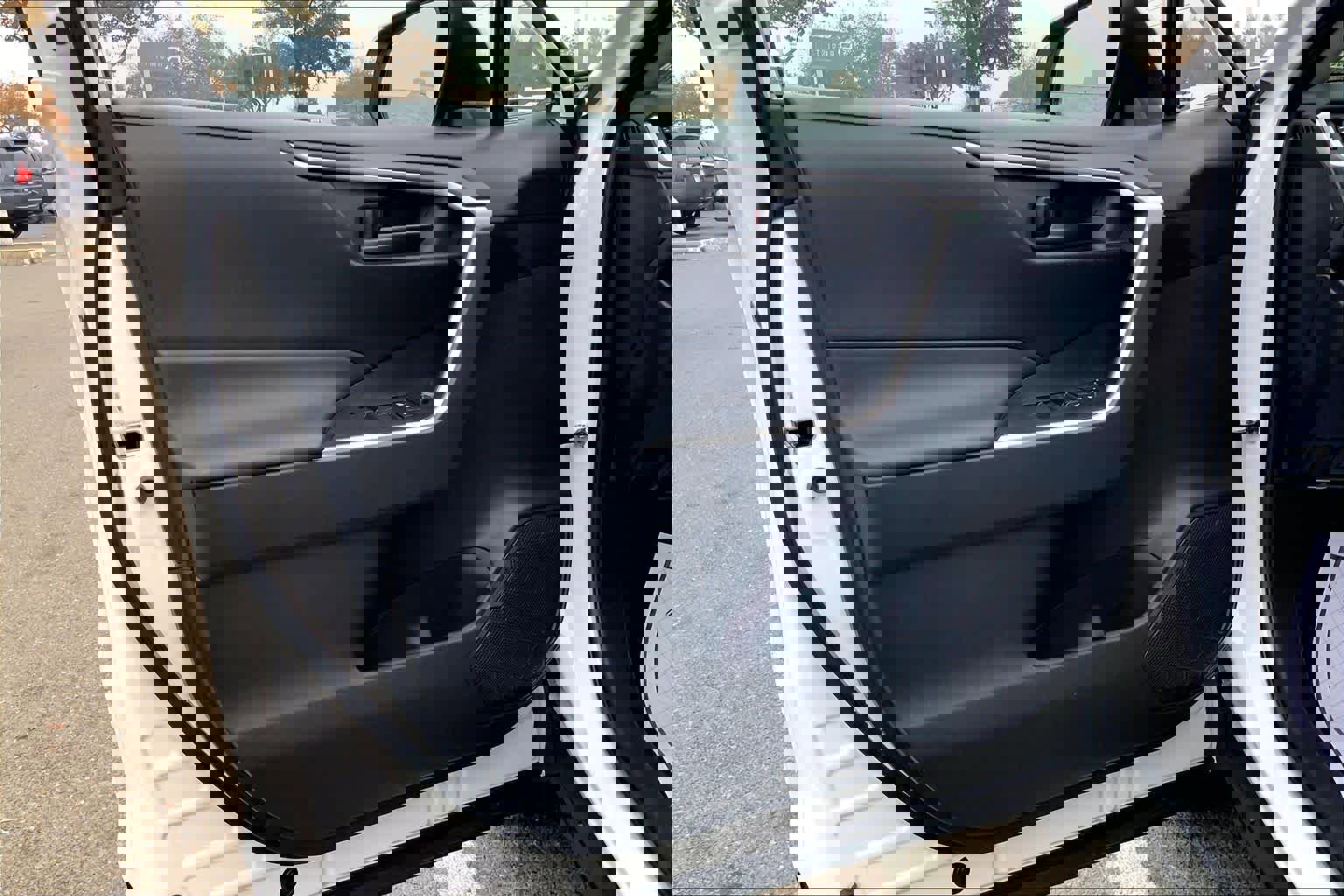New 2025 Toyota RAV4 LE image 10