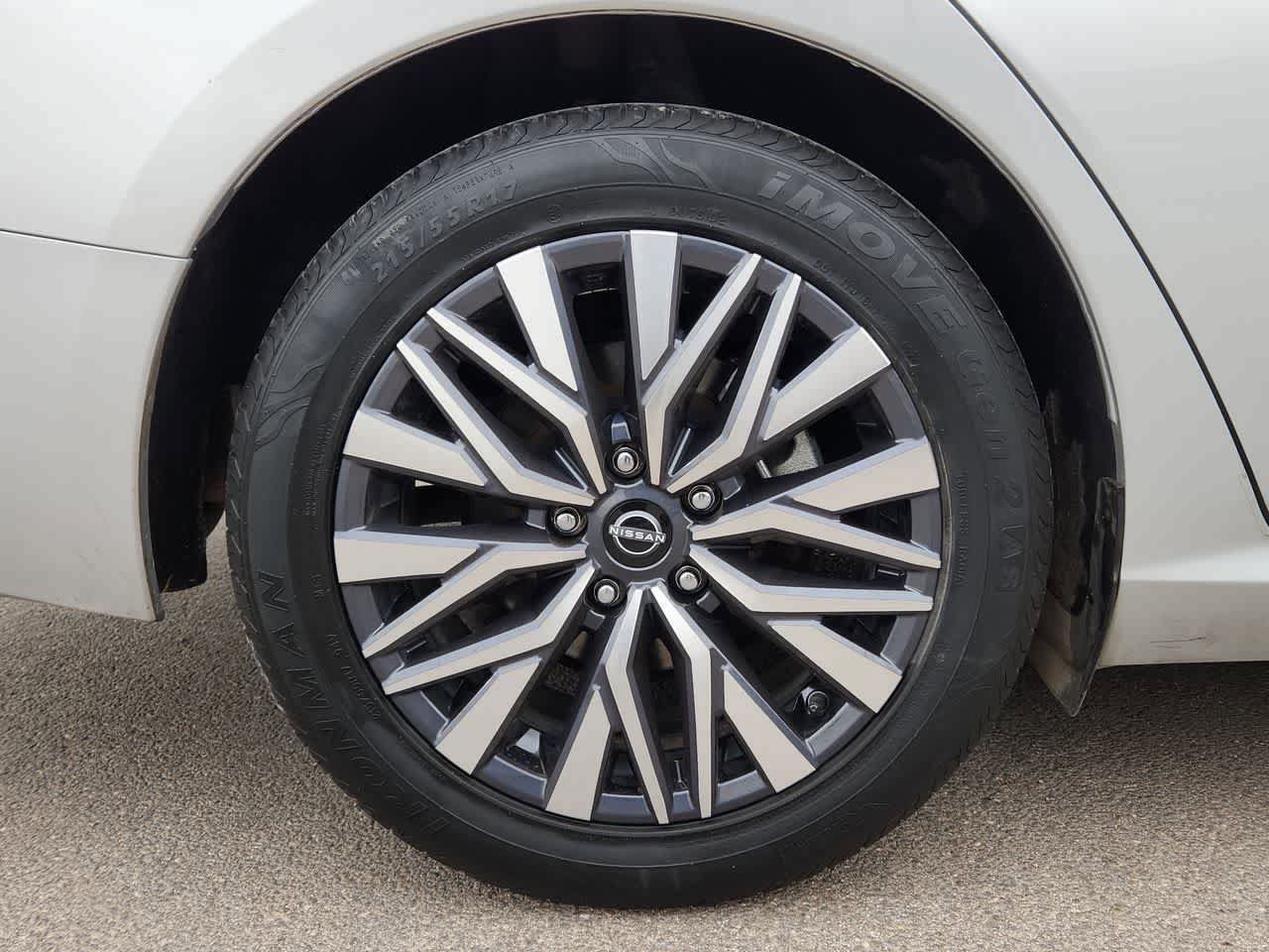 Used 2024 Nissan Altima 2.5 SV FWD image 12