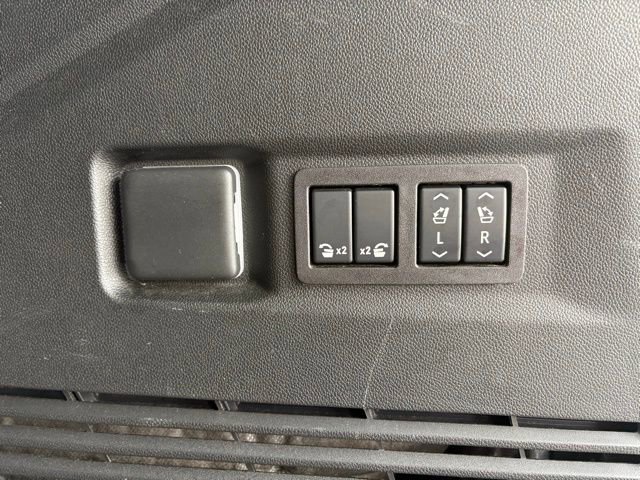 Used 2024 GMC Yukon Denali Ultimate image 38