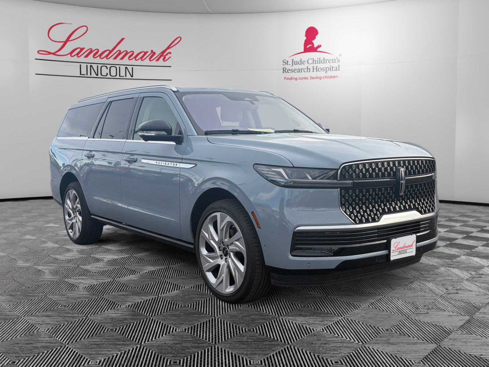 Certified 2025 Lincoln Navigator L Reserve image 7