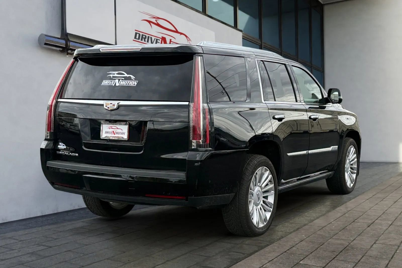 Used 2020 Cadillac Escalade Platinum image 4