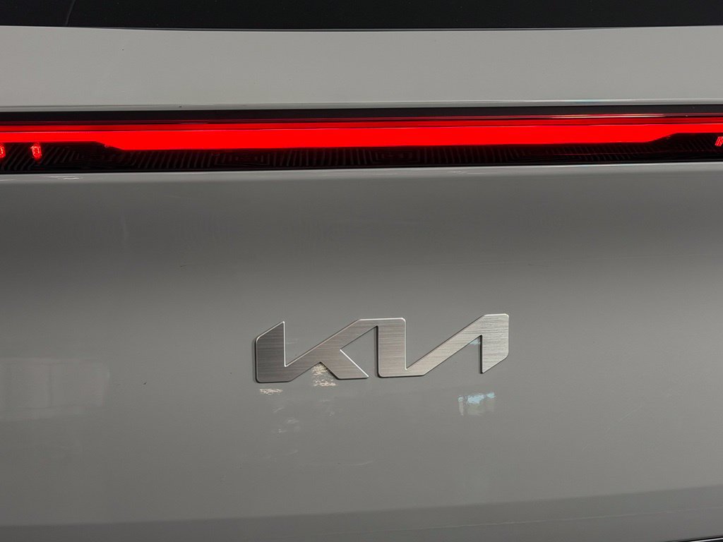 Used 2025 Kia EV6 Wind RWD image 12