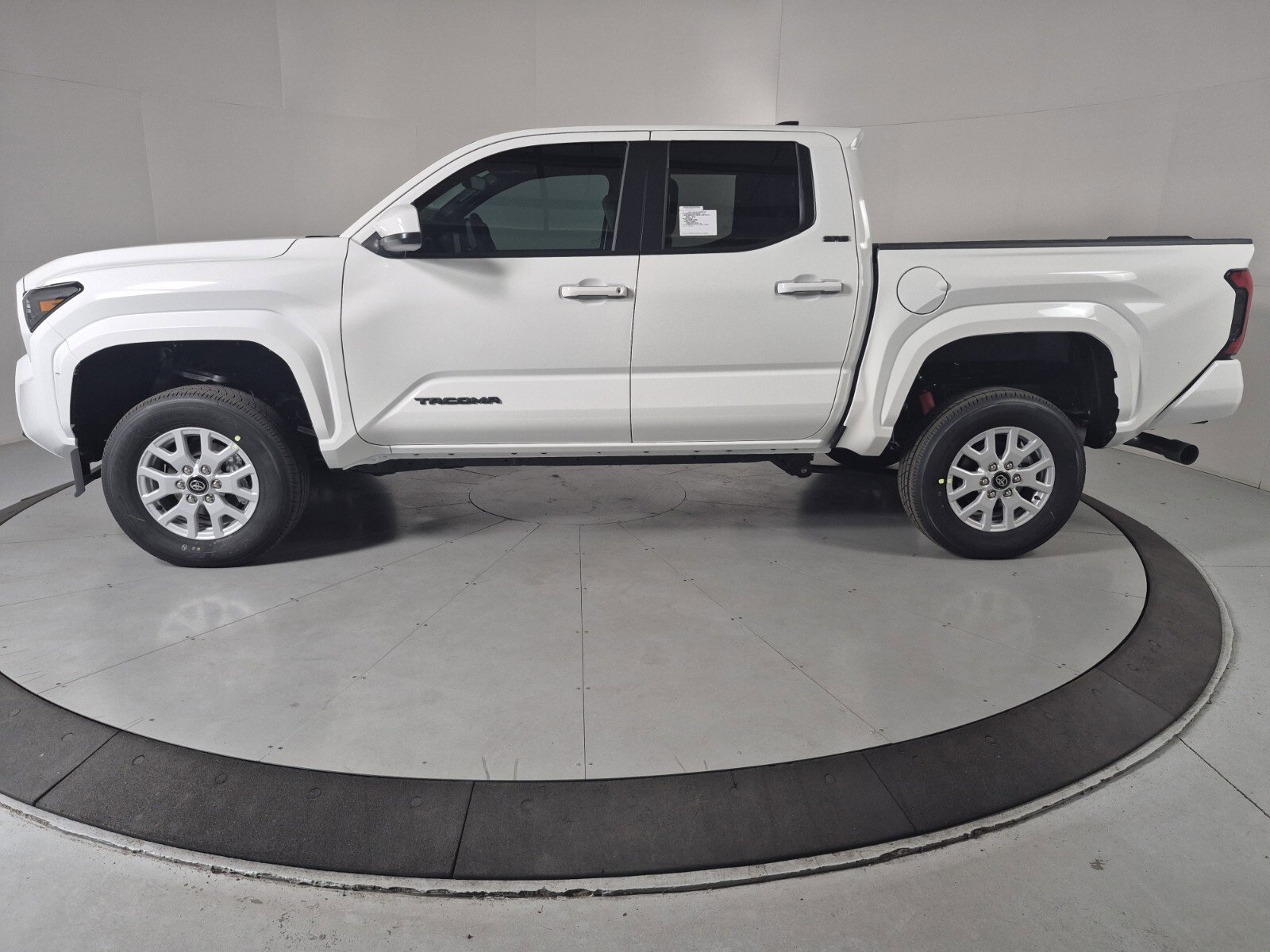 New 2026 Toyota Tacoma SR5 AWD/4WD image 2