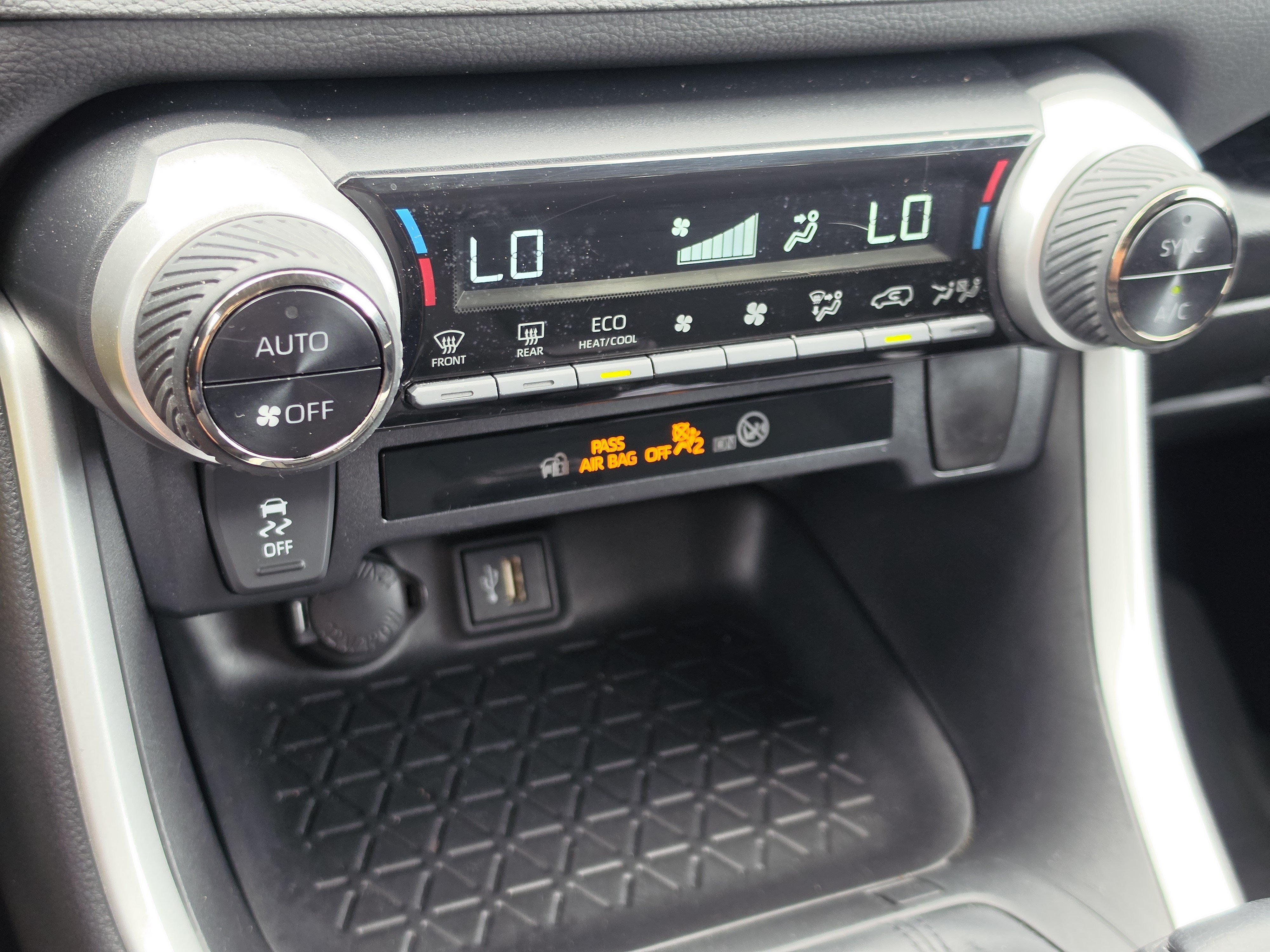 Certified 2024 Toyota RAV4 LE AWD/4WD image 22