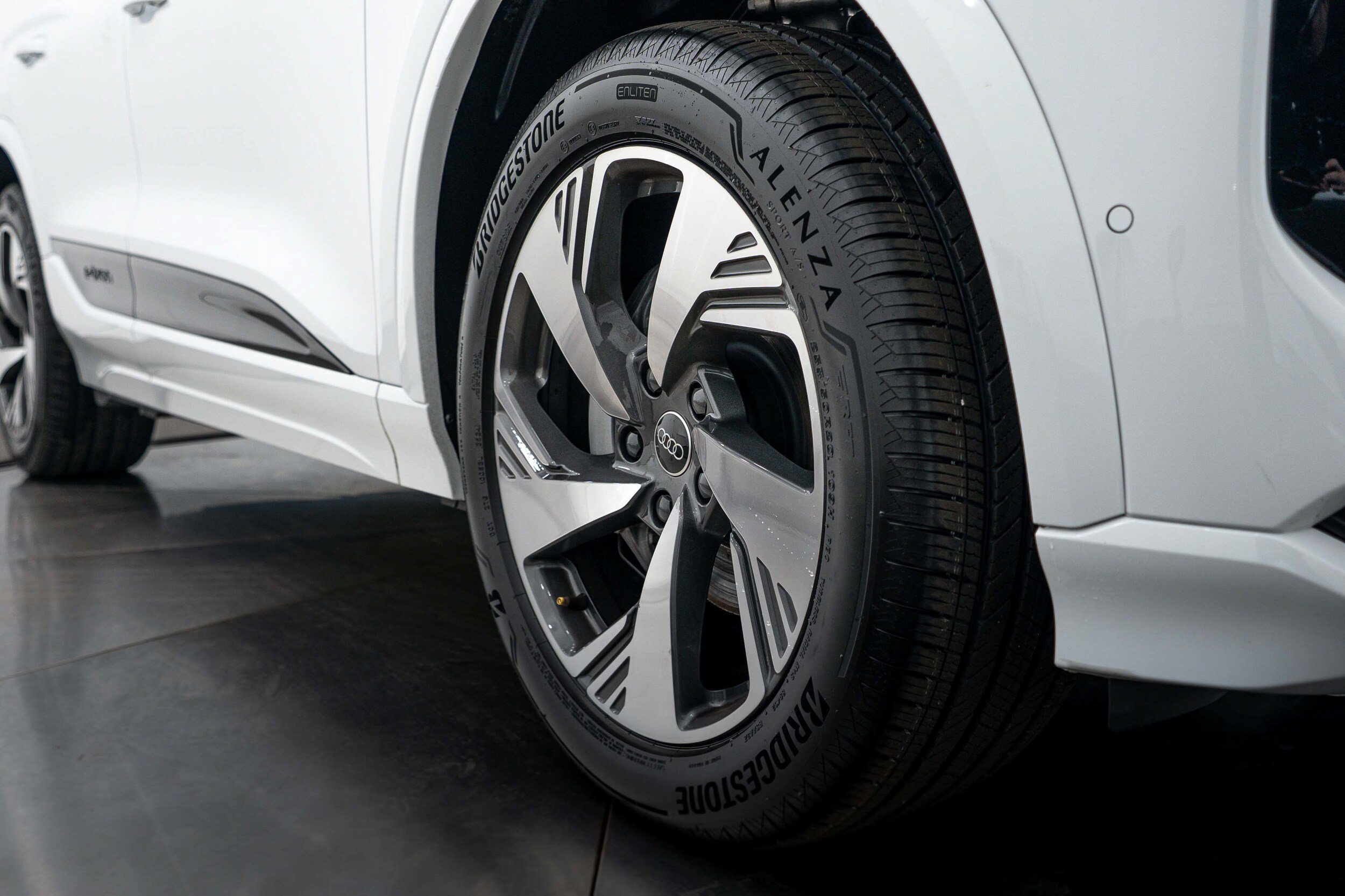Certified 2025 Audi Q6 e-tron Premium Plus w/ Premium Plus AWD/4WD image 23