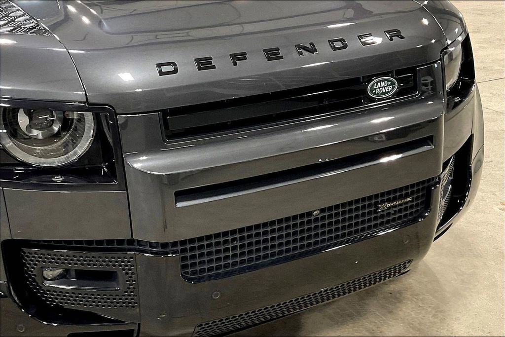 Used 2023 Land Rover Defender 130 X-Dynamic SE image 34