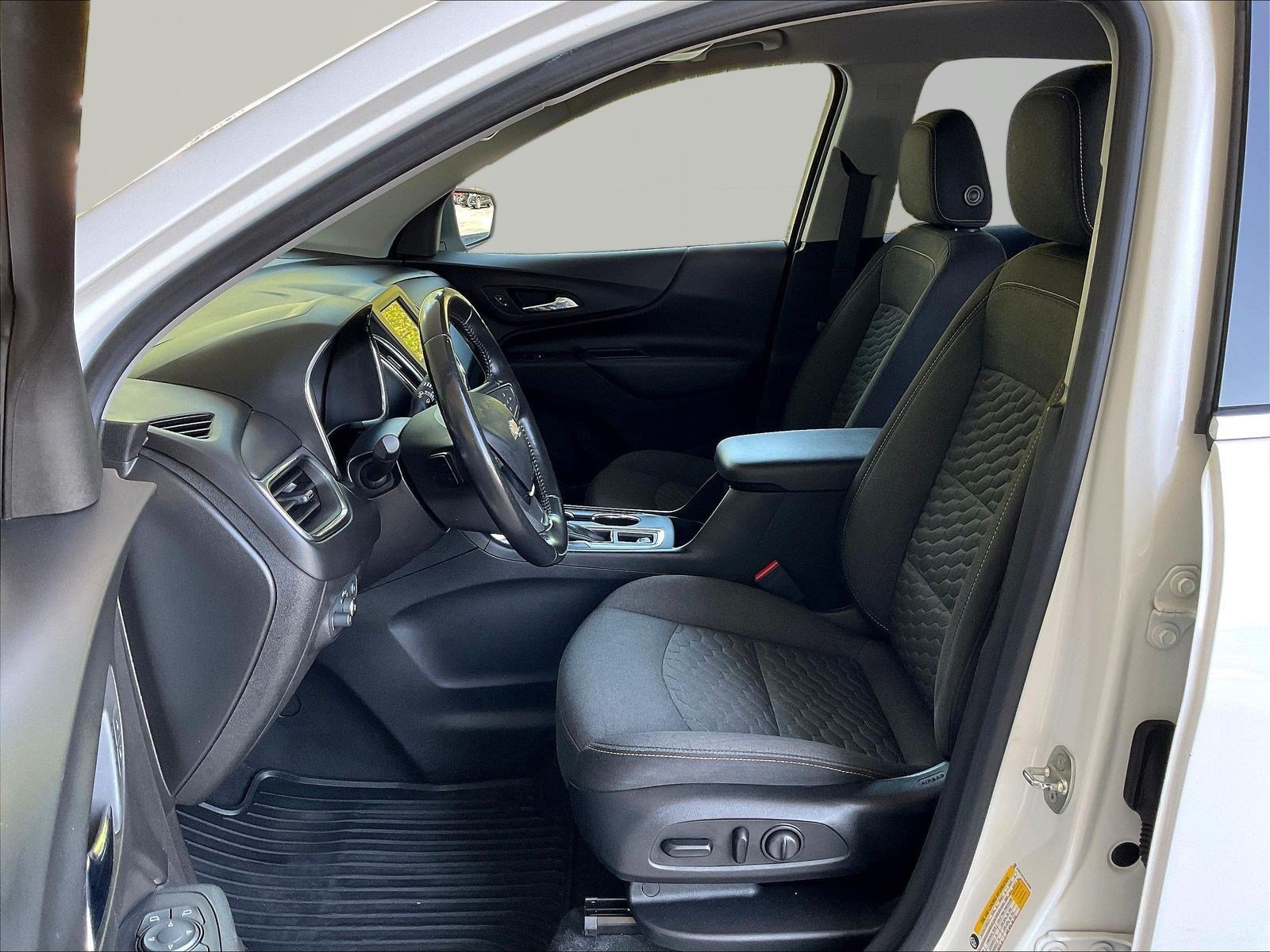 Used 2020 Chevrolet Equinox LT w/ Driver Convenience Package FWD image 20