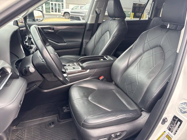 Used 2021 Toyota Highlander Platinum AWD/4WD image 16