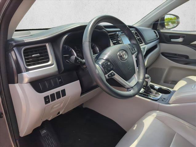 Used 2015 Toyota Highlander XLE FWD image 15