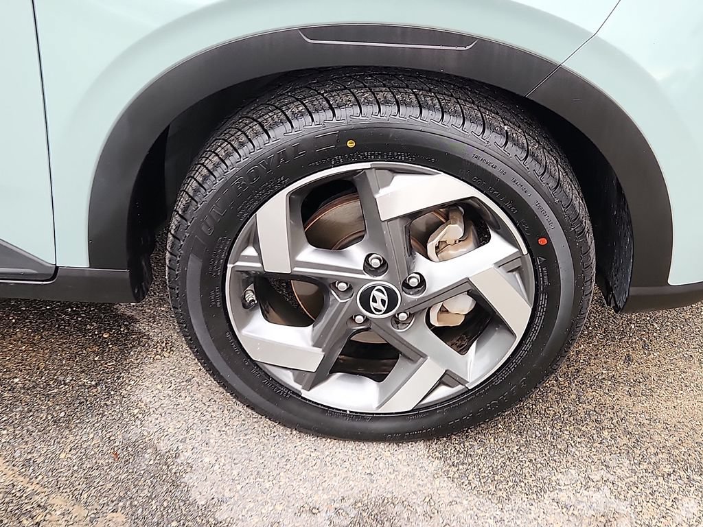 Used 2025 Hyundai Venue SEL FWD image 8