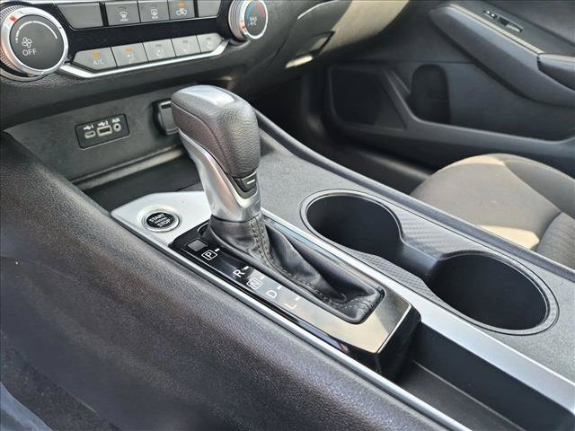 Used 2025 Nissan Altima 2.5 SV FWD image 12