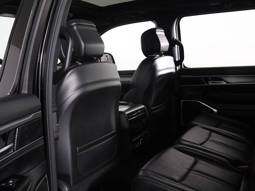 Used 2024 Jeep Wagoneer Series II AWD/4WD image 33