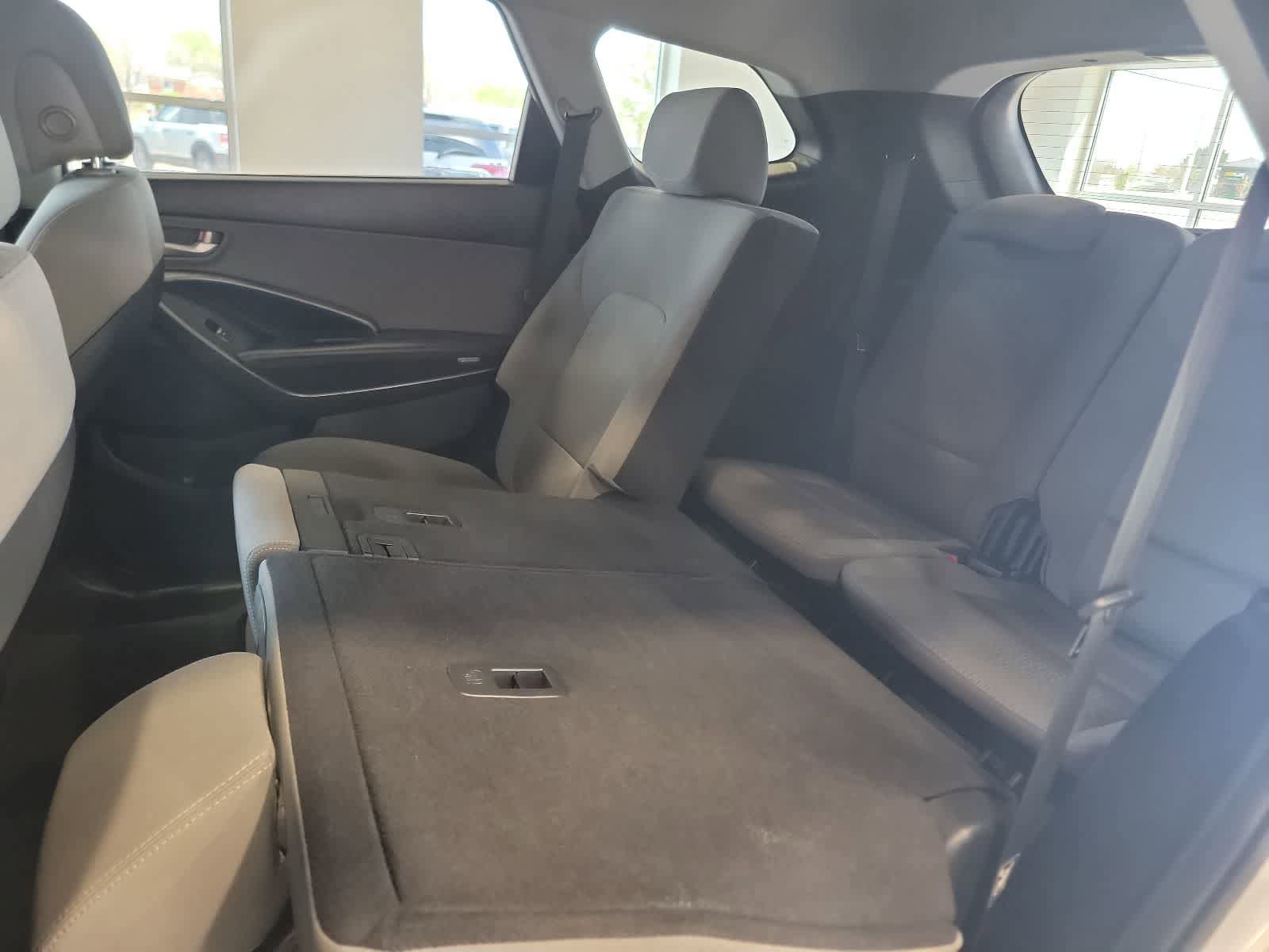Used 2018 Hyundai Santa Fe SE w/ Cargo Package AWD/4WD image 23