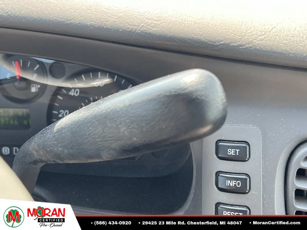 Used 2005 Ford Taurus SE FWD image 22