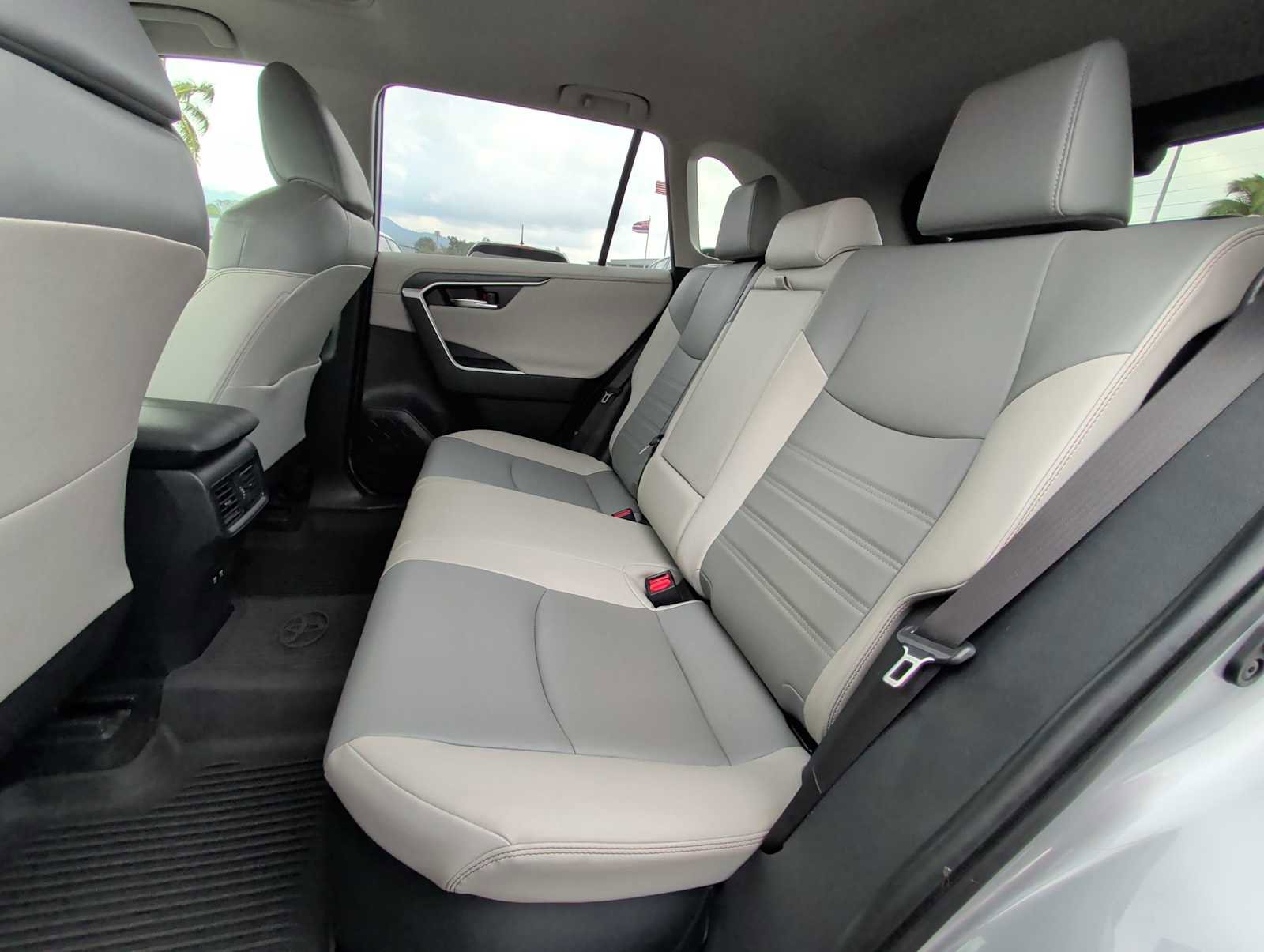 Used 2020 Toyota RAV4 Limited image 25