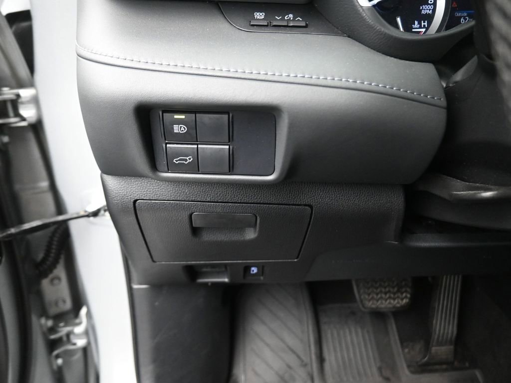 Used 2021 Toyota Highlander XLE image 8