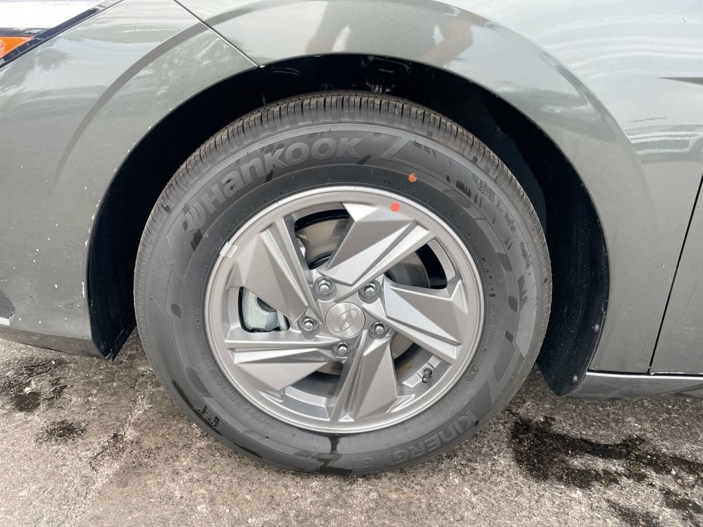 Used 2025 Hyundai Elantra SE FWD image 37