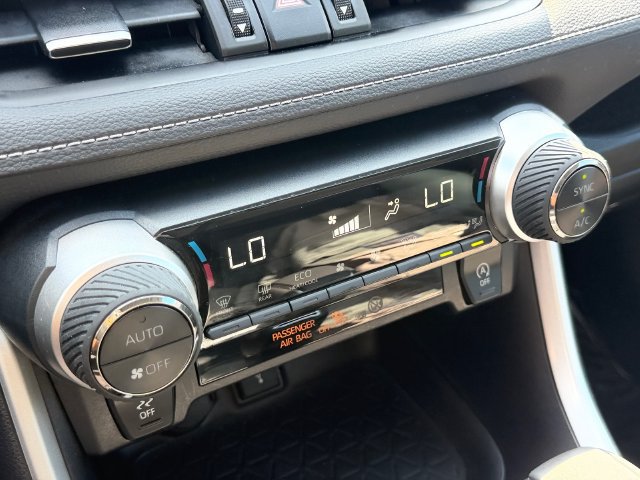 Used 2022 Toyota RAV4 XLE Premium FWD image 27