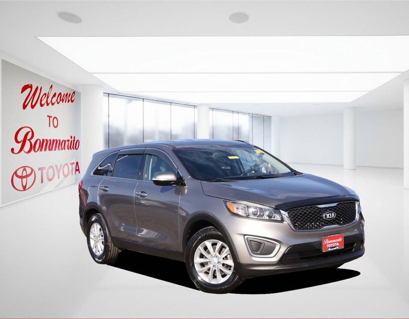 Used 2017 Kia Sorento L image 2