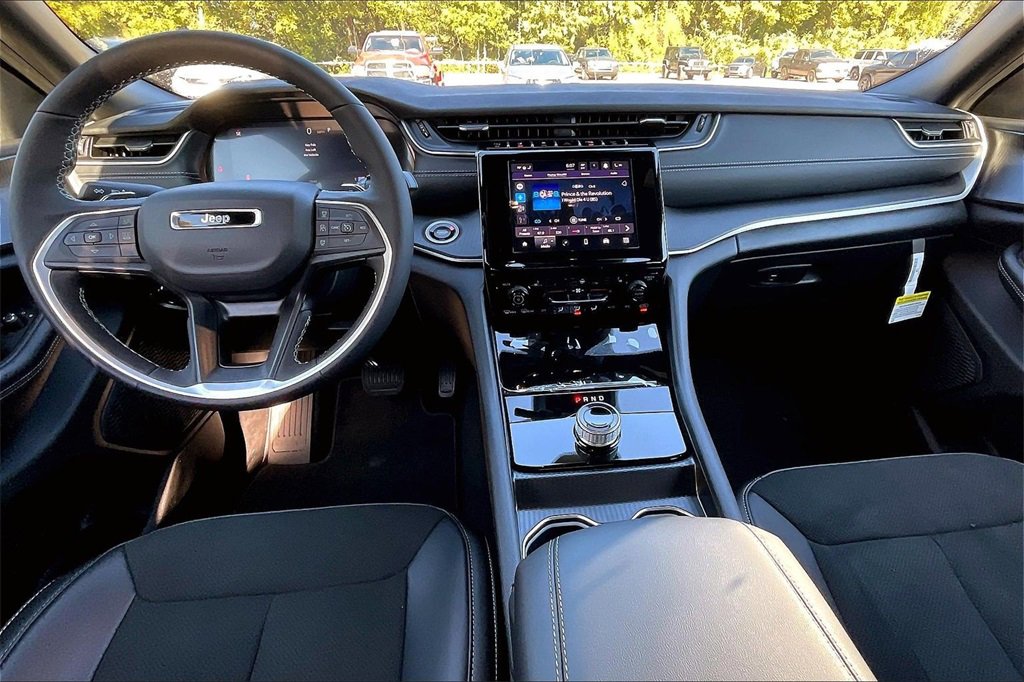 New 2025 Jeep Grand Cherokee L Altitude image 5