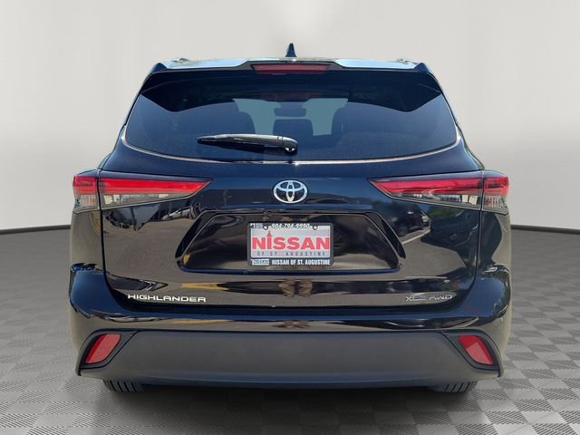 Used 2021 Toyota Highlander XLE AWD/4WD image 3