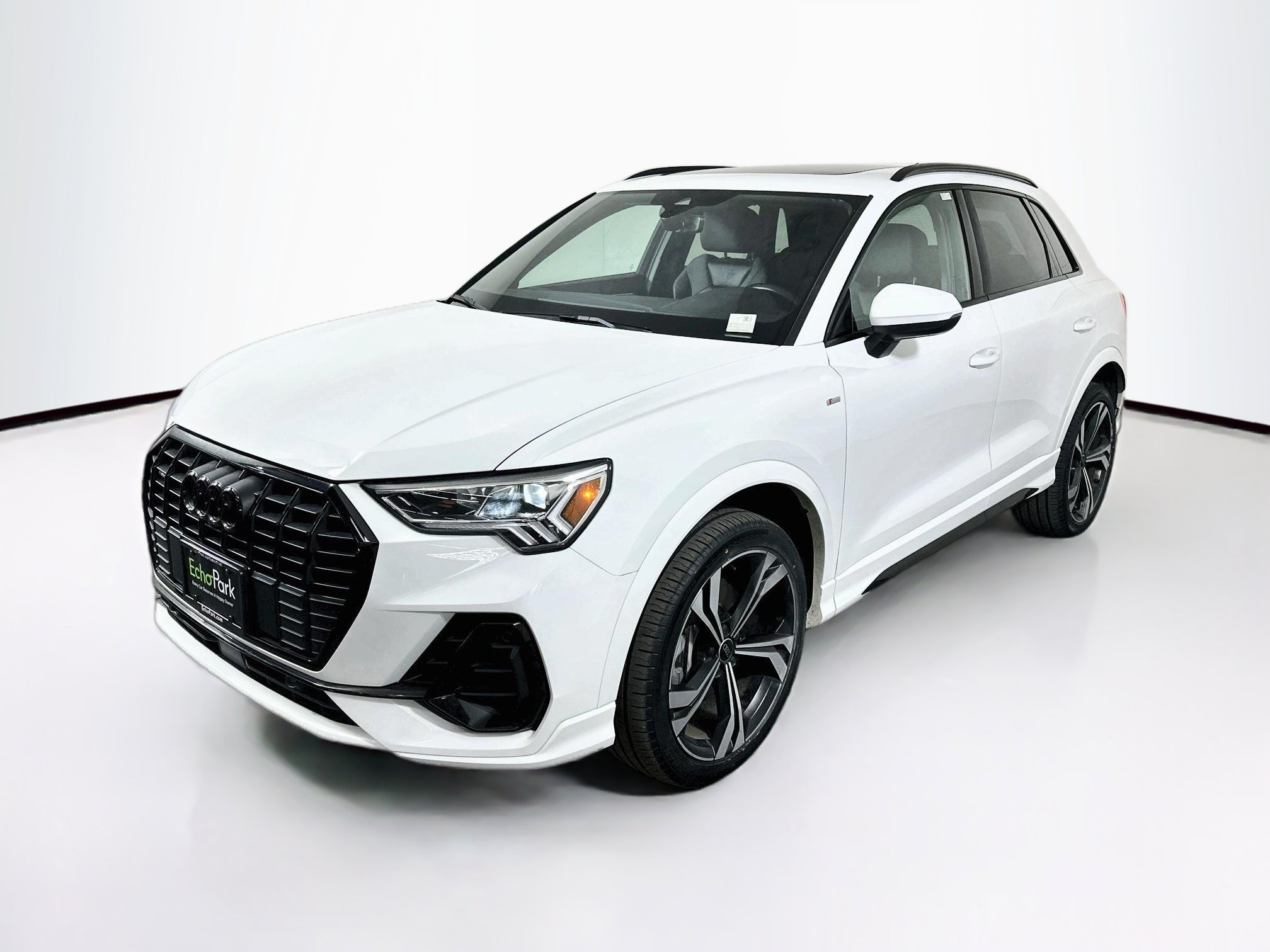 Used 2023 Audi Q3 2.0T Premium Plus w/ Premium Plus Package AWD/4WD image 3
