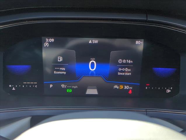 Used 2023 Volkswagen Taos SE w/ Panoramic Sunroof Package FWD image 11