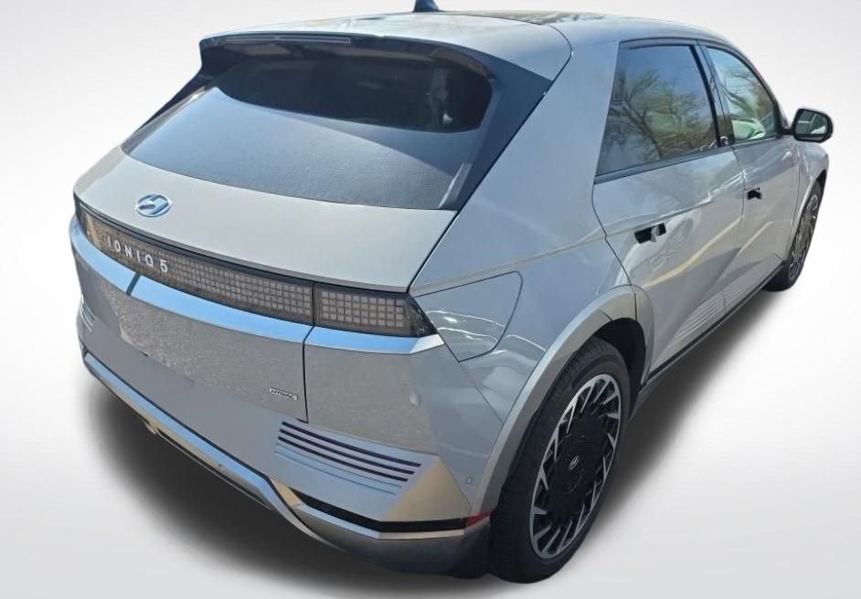 Used 2024 Hyundai Ioniq 5 Limited AWD/4WD image 2