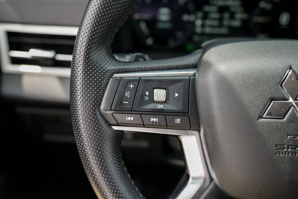 Used 2023 Mitsubishi Outlander LE image 30