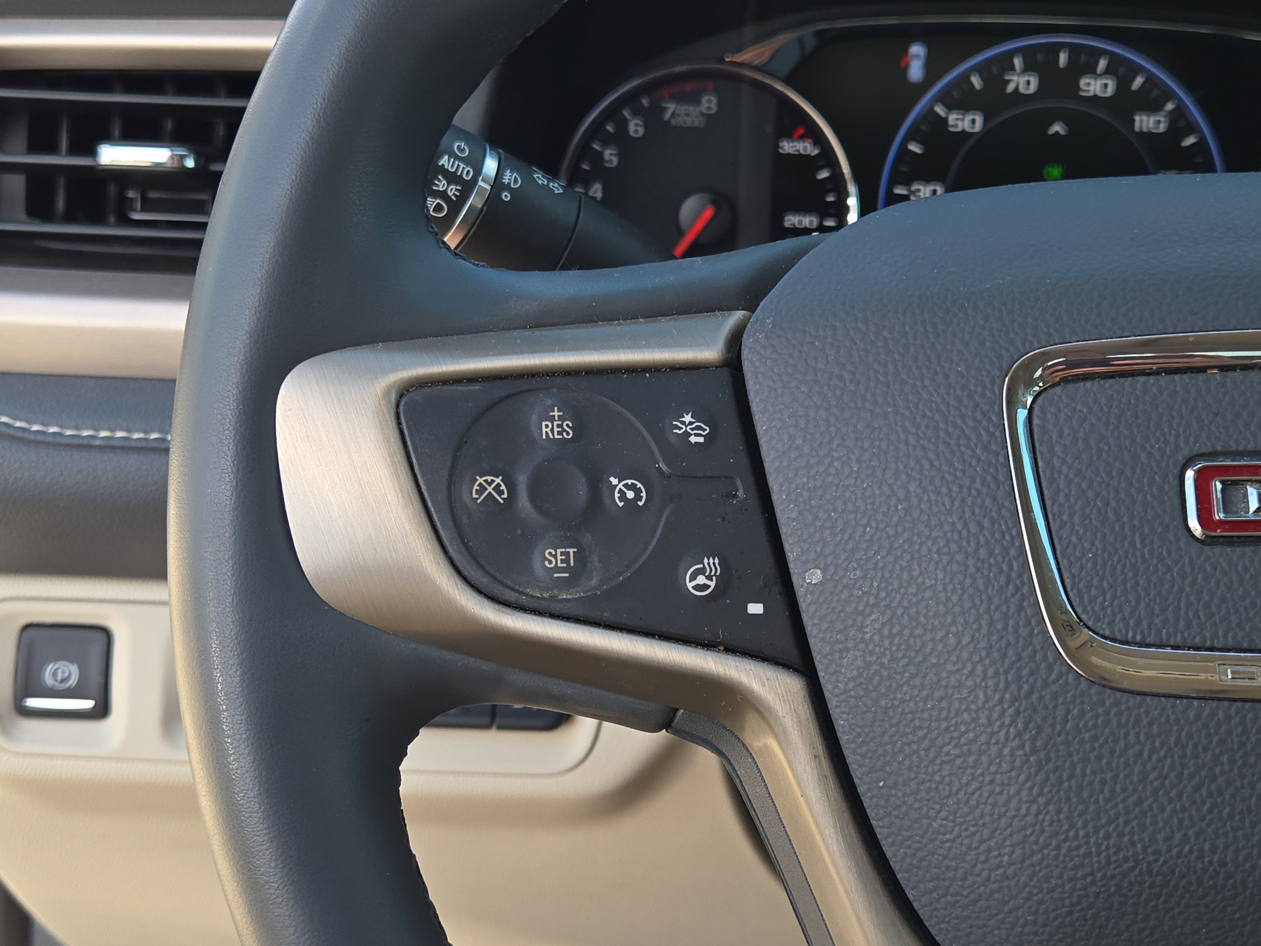 Used 2023 GMC Acadia Denali w/ Denali Technology Package FWD image 26