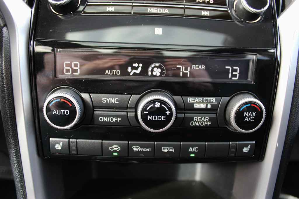 Used 2020 Subaru Ascent Limited w/ Technology Package image 23