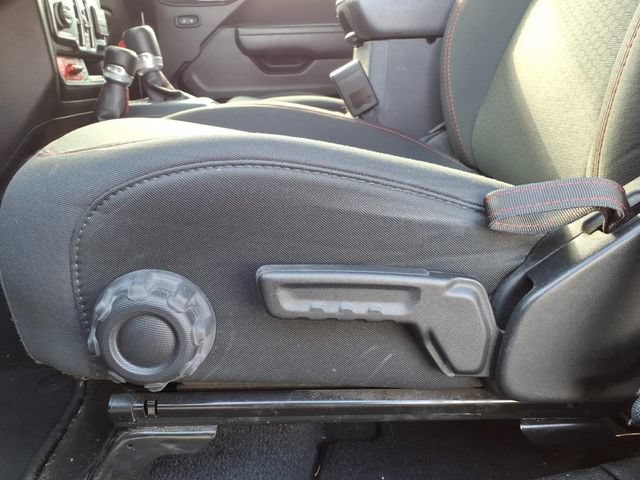 Used 2022 Jeep Wrangler Unlimited Rubicon AWD/4WD image 15