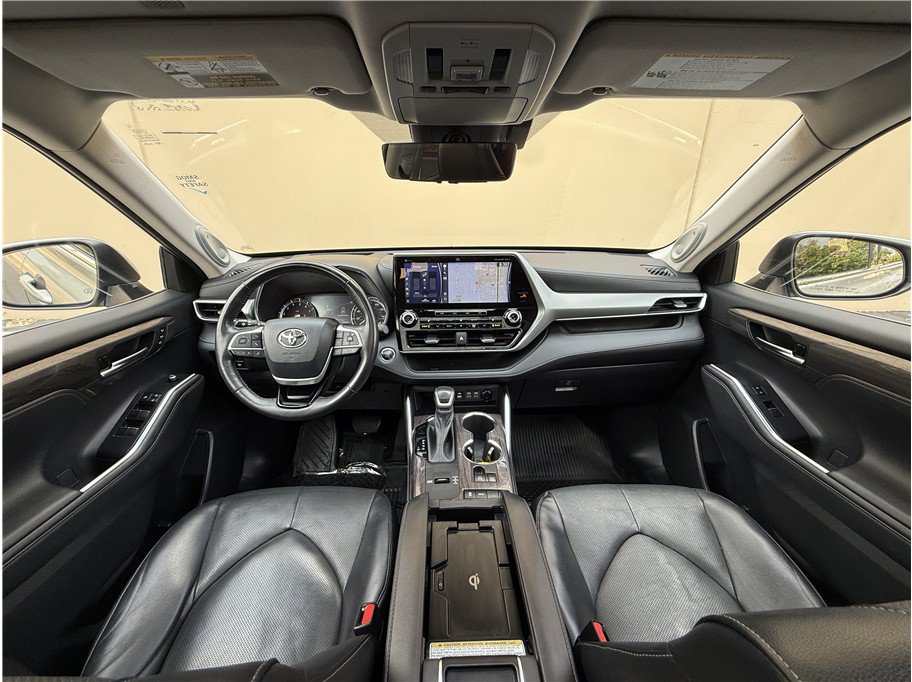 Used 2022 Toyota Highlander Platinum FWD image 24