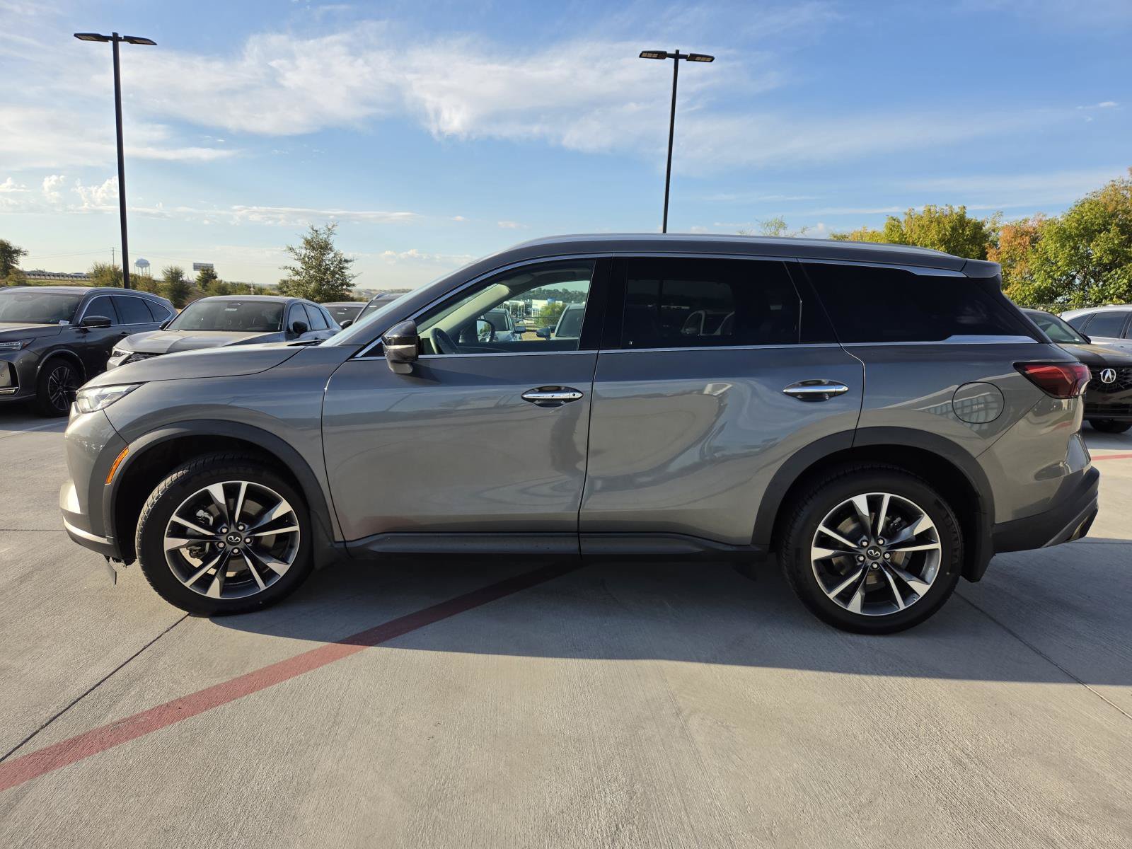 Used 2023 INFINITI QX60 Luxe w/ Cargo Package AWD/4WD image 3