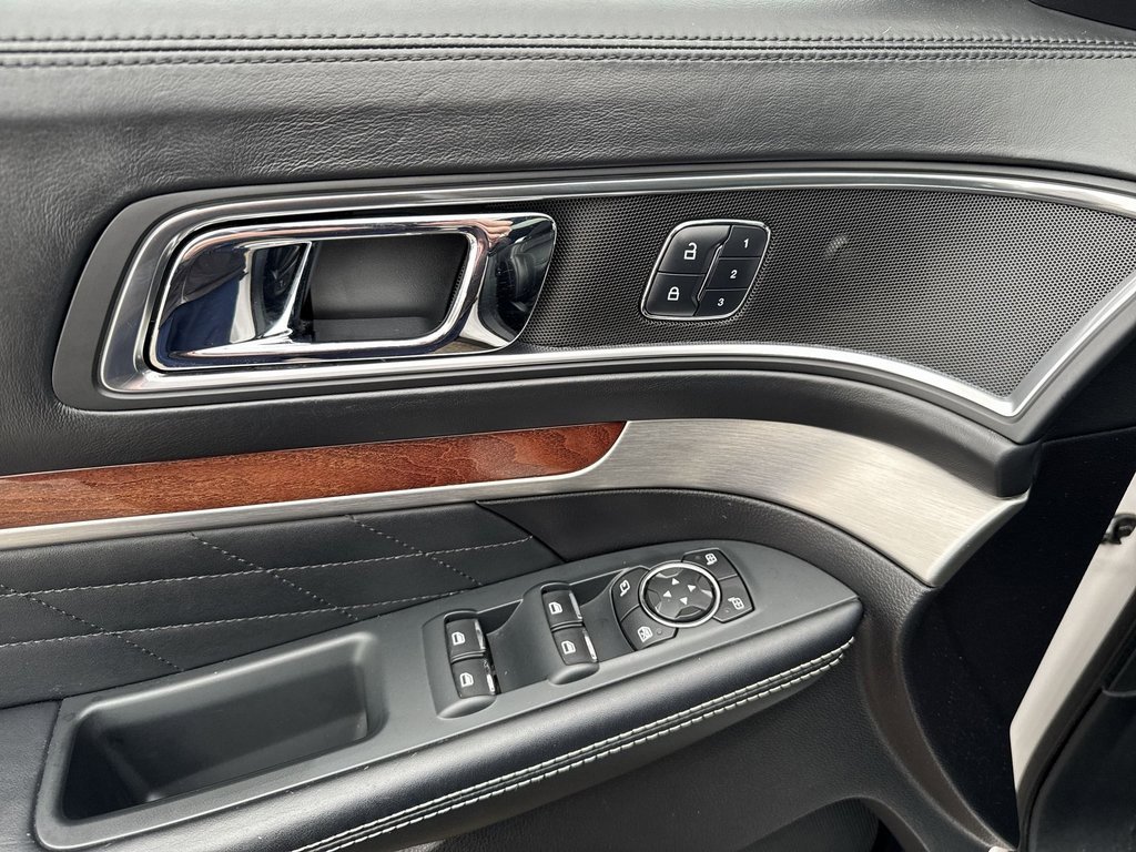 Used 2018 Ford Explorer Platinum image 16