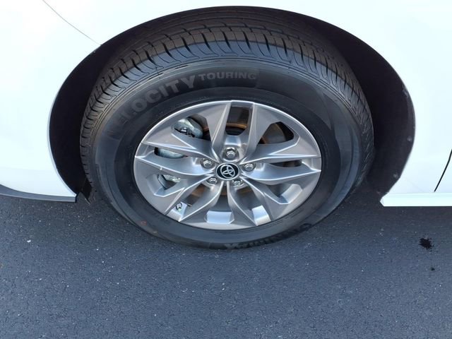 Used 2023 Toyota Sienna LE image 4