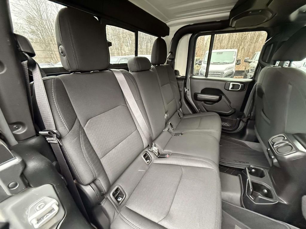 Used 2020 Jeep Gladiator Sport image 10