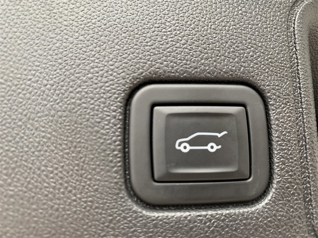 Used 2024 GMC Terrain SLT image 12